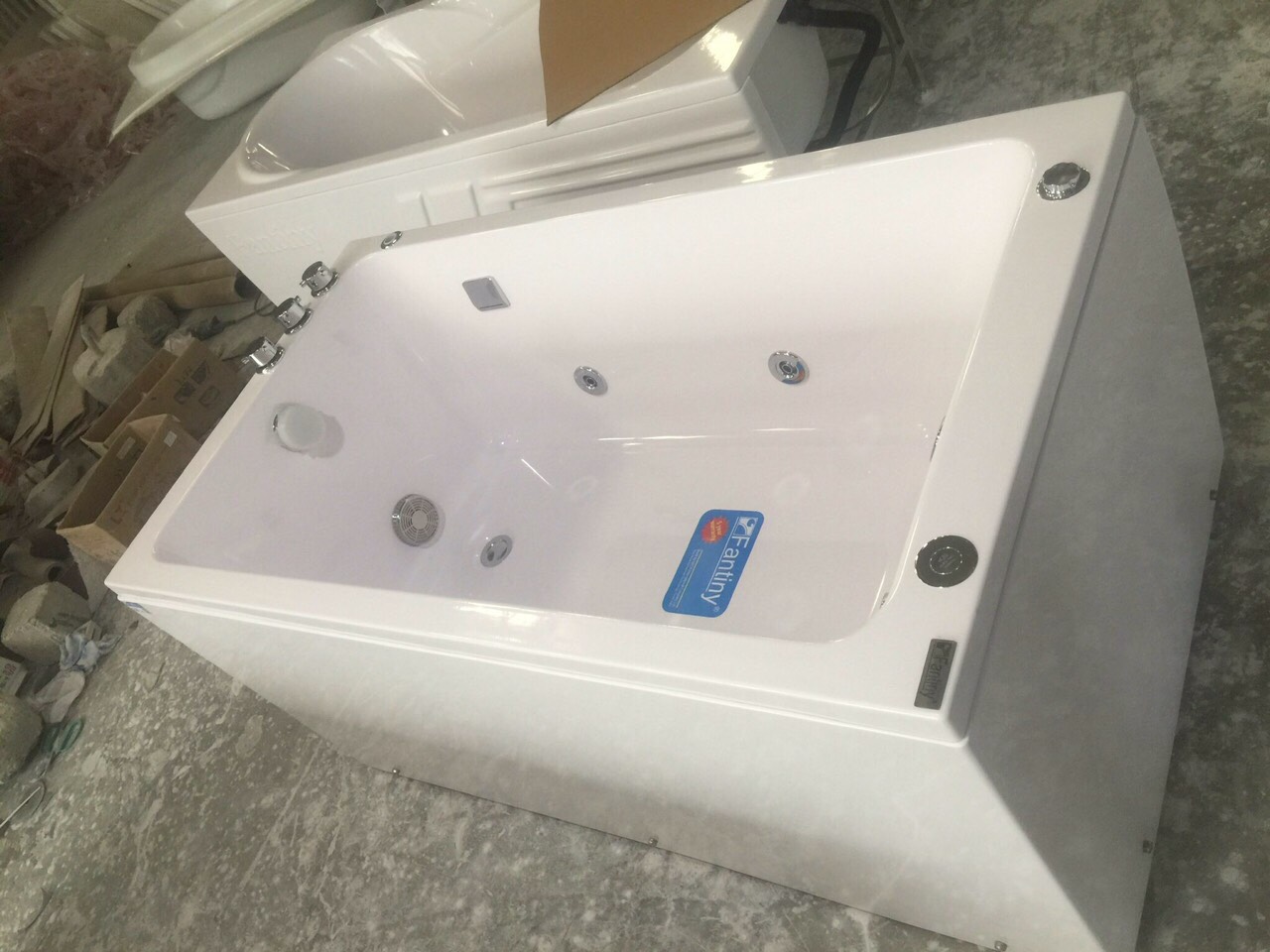 Bồn xục FANTINY MBM 135L